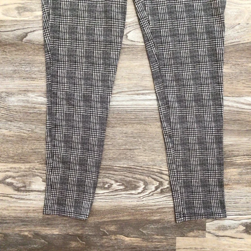 Seven7 Gray and White Plaid Mid Rise Pull On Legging Large